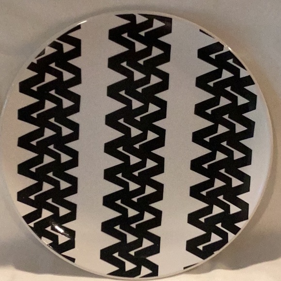 Nate Berkus Appetizer/Dessert plates. Set of 3 - Picture 3 of 5